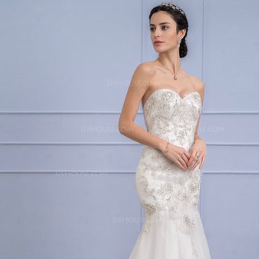 🥀Trumpet Wedding Dress, comes with a dress bag.